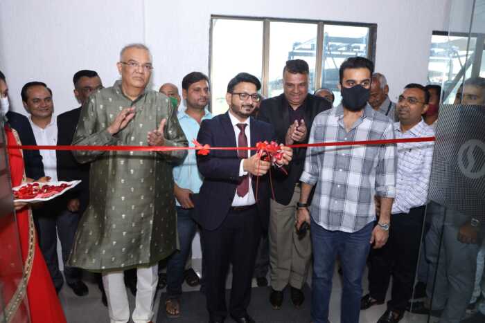 Simpolo showroom was inaugurated by Chief Guest Mr. Kshitij Hitendra Thakur MLA Nala Sopara and Mr. Bharat Aghara CMO Simpolo Group.