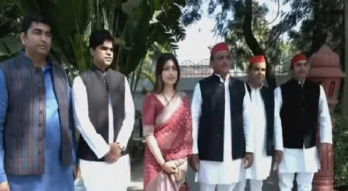 akhilesh family cast their votes in saifai