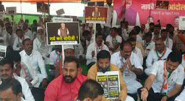 congress stage agitation in nashik against pm modi