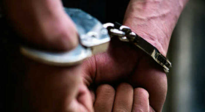3 held for burglary in jk