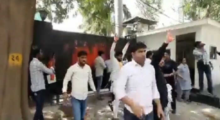 bjym attacks delhi cm house 70 detained