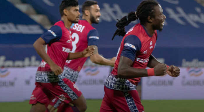 jamshedpur beat hyderabad to go top of table in isl