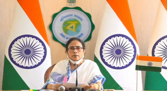 mamata raps centre alleges conspiracy against her government
