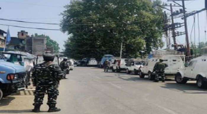 militant killed in ongoing srinagar gunfight