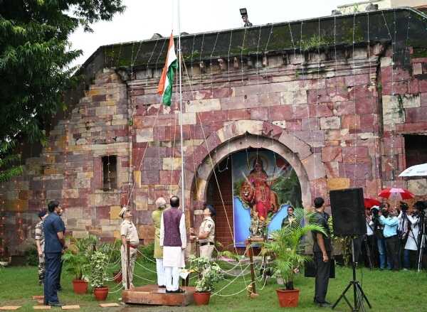 Mohan Bhagwat unfurls tricolour at RSS HQ Mohan Bhagwat unfurls tricolour at RSS HQ