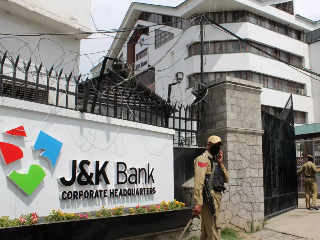 J&K Bank shines on signing MoU with Administration of Ladakh union territory