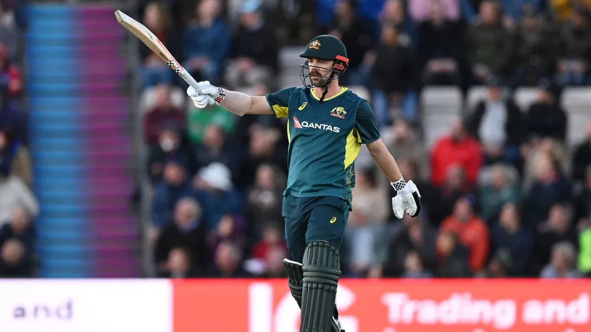 Travis Head smashes 30 runs