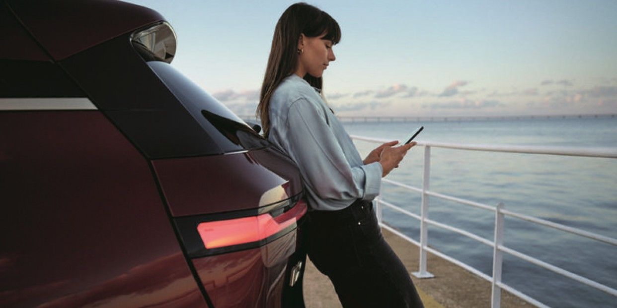 Your Motorola Razr+ Can Now Unlock BMW Vehicles with NFC