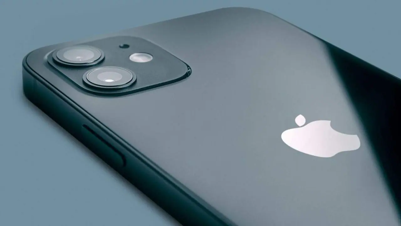 iPhone 16e