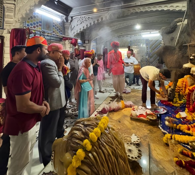 Mewar Rajmata Nirupama Kanwar Ji Sa Visits Debari Ghata Wali Mataji ...