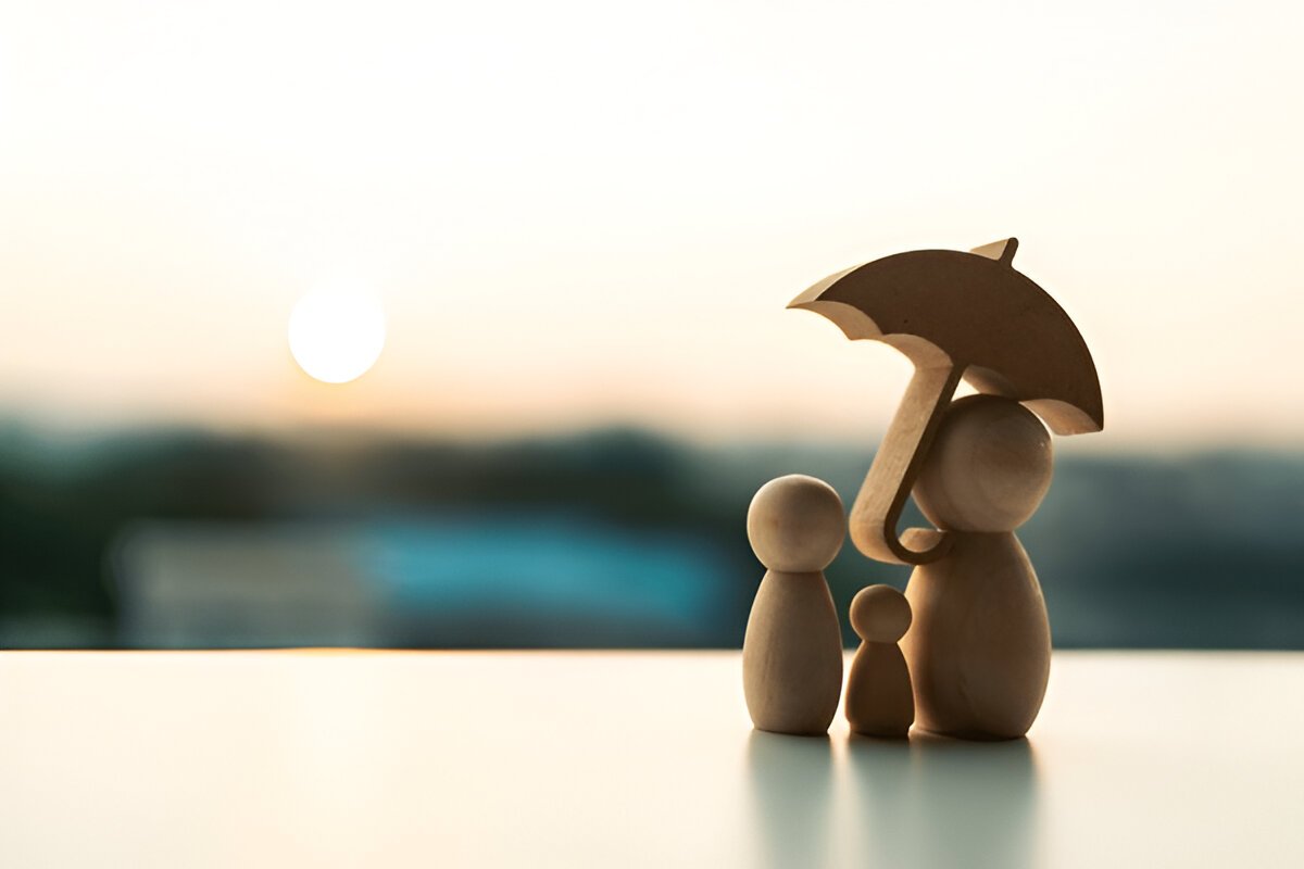How life insurance needs change across different life stages and family structures?
