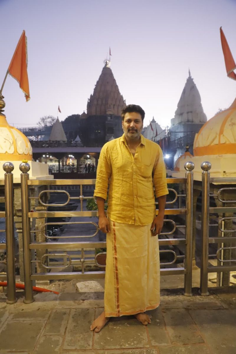 South Indian Actor Ravi Mohan Offers Prayers at Mahakaleshwar Temple ...