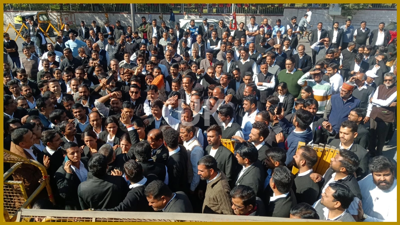 Lawyers Protest Seeking Review of Supreme Court Verdict on Aravalli Protection | Udaipur Kiran