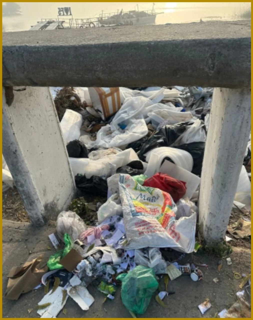 Waste Dumped in Fatehsagar Lake Near Shilpgram Mod