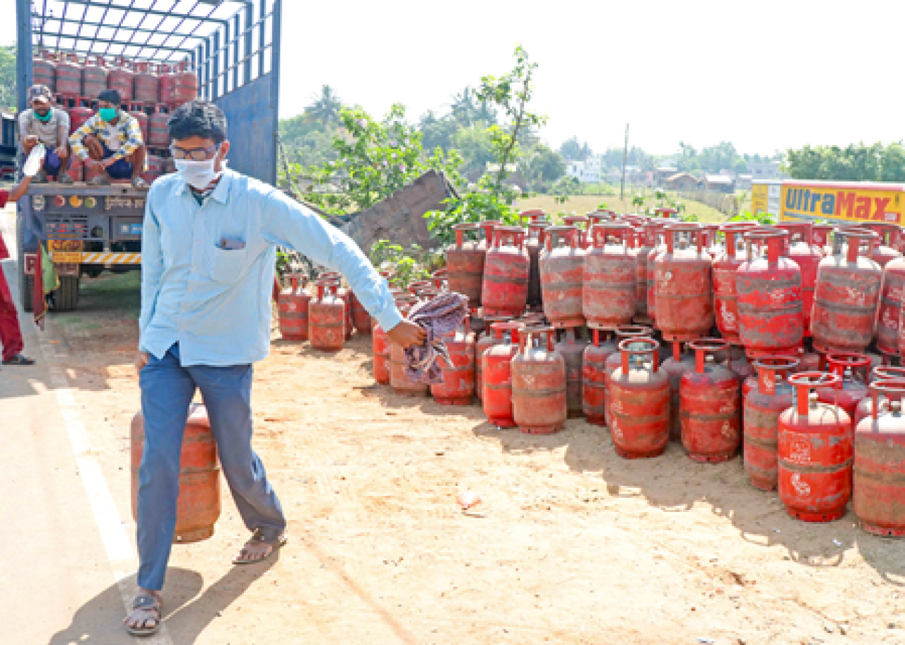LPG Production Increases by 28% in Five Days, Cylinder Delivery Time Remains 2.5 Days: Hardeep Singh Puri