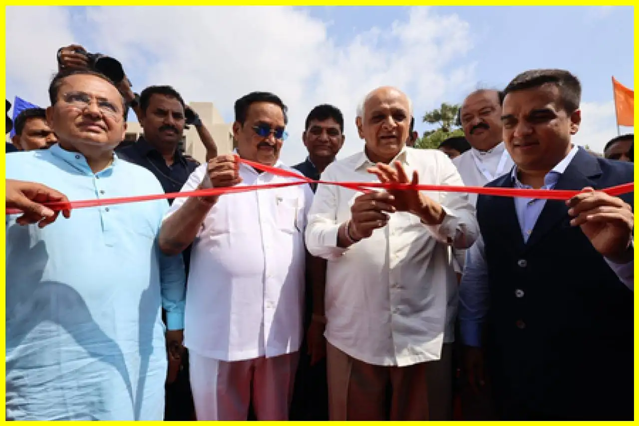 Gujarat CM Inaugurates Vibrant Gujarat Conference in Surat