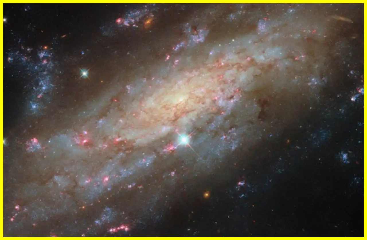 Hubble Telescope Captures Stunning Image of Spiral Galaxy NGC 3137