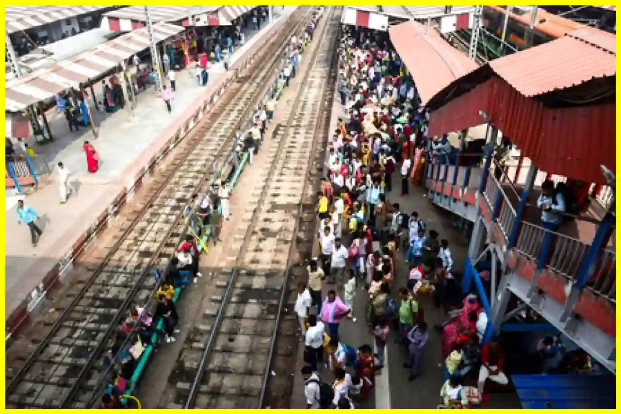 Panic Erupts at Simri Bakhtiyarpur Station Due to Smoke from Train