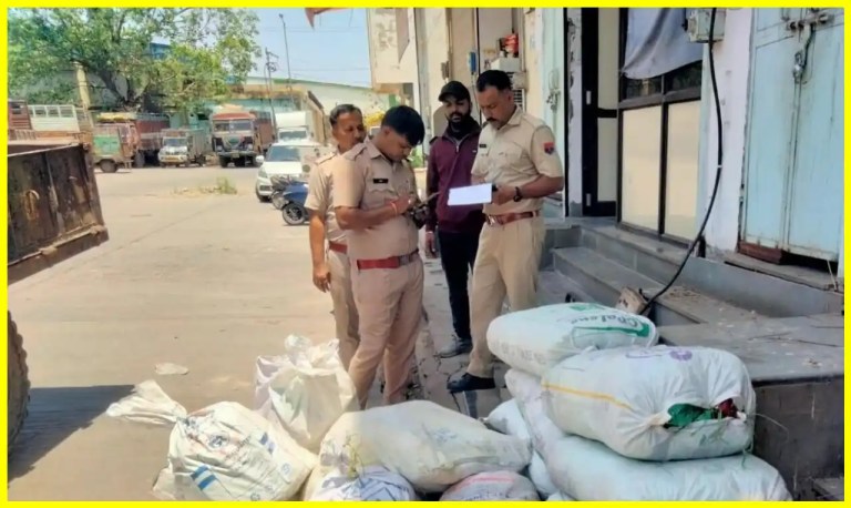Udaipur Municipal Corporation Seizes Over 4 Quintals of Banned Plastic Bags