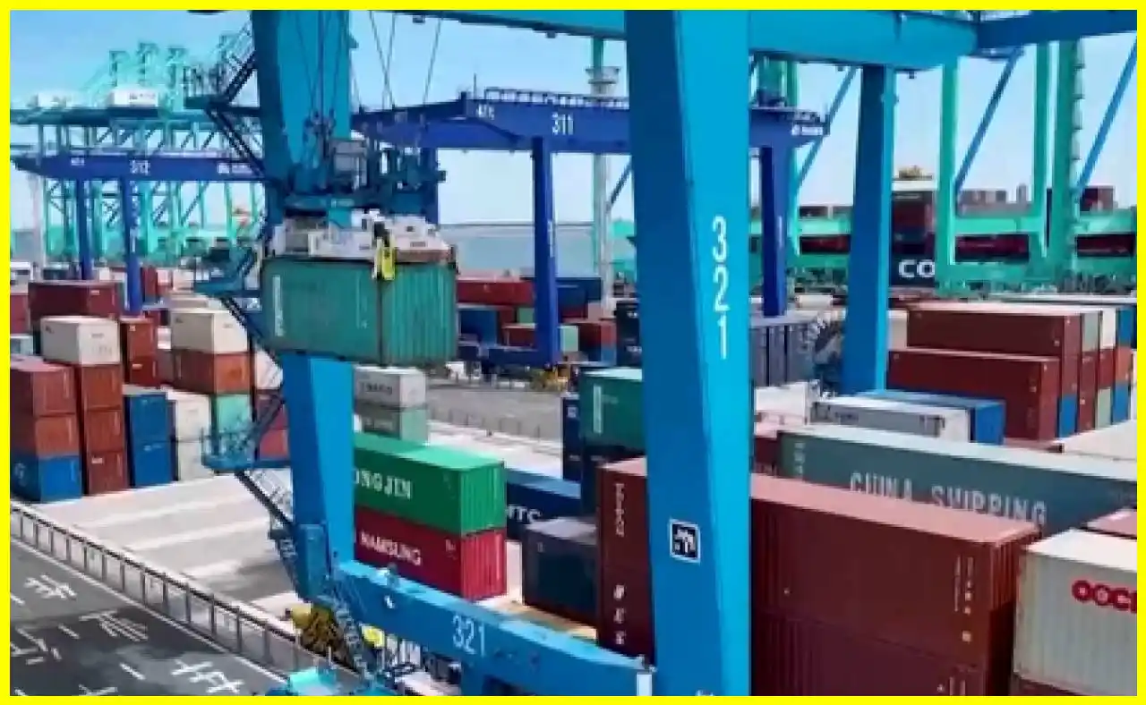 AI Revolutionizes Shipping Industry