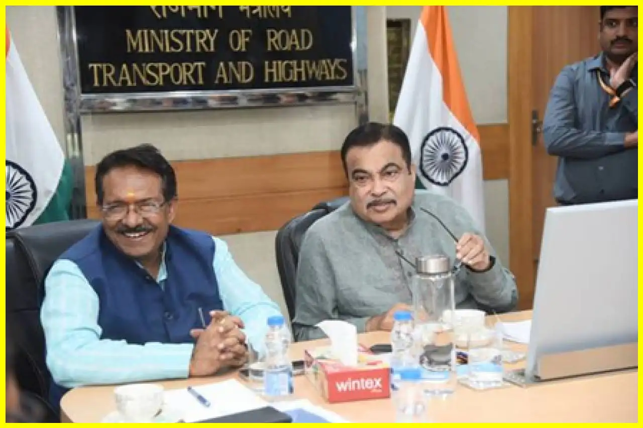 Gadkari Urges Officials to Strengthen Monsoon Preparations for National Highways