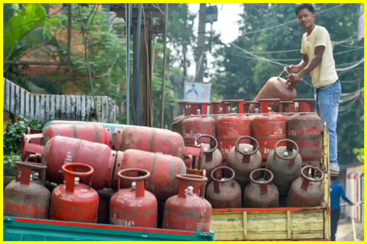 LPG Cylinder Prices Rise by ₹29 in New Delhi