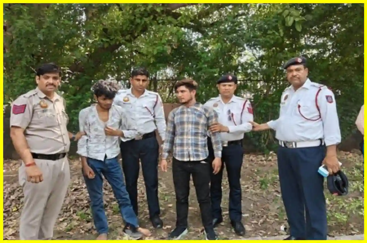 Two Robbers Arrested in New Friends Colony by Traffic Police