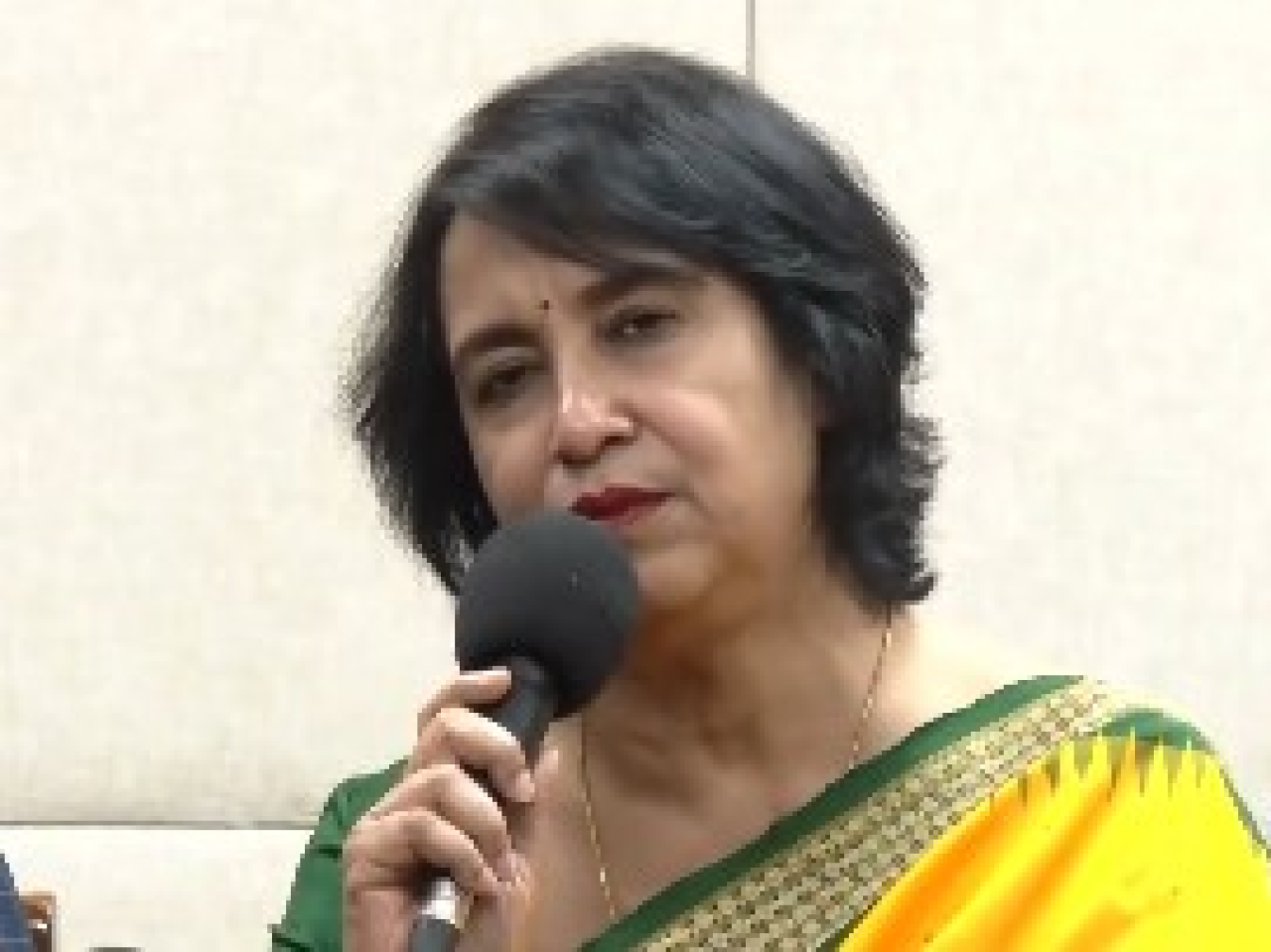 Controversy Surrounds Taslima Nasreens Acceptance Among Muslims