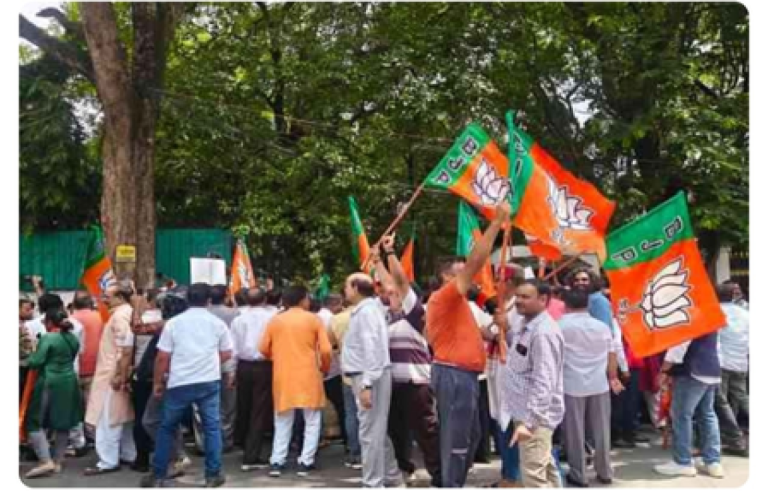 Students Break Barricade in Jharkhand Protests