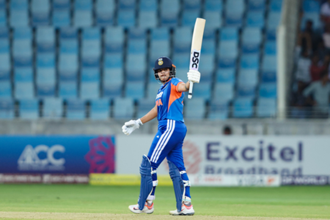 India Sets Strong Total in Womens Asia Cup Final Against Sri Lanka