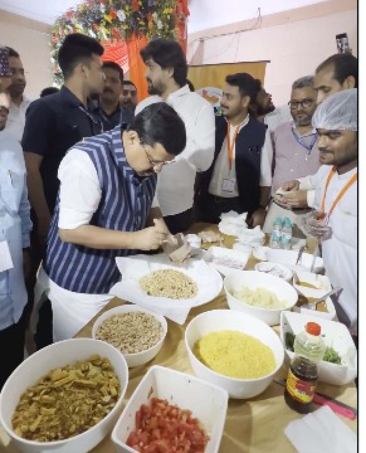 Nitin Naveen Prepares Jhalmuri in Kolkata During Visit