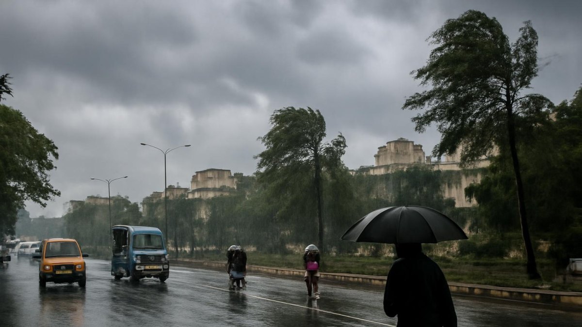 IMD Forecasts Rain in 25 States and 4 UTs on 31 October, Strong Winds in Several Regions