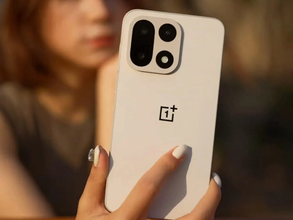 OnePlus 15 Receives Major Update with AI Features