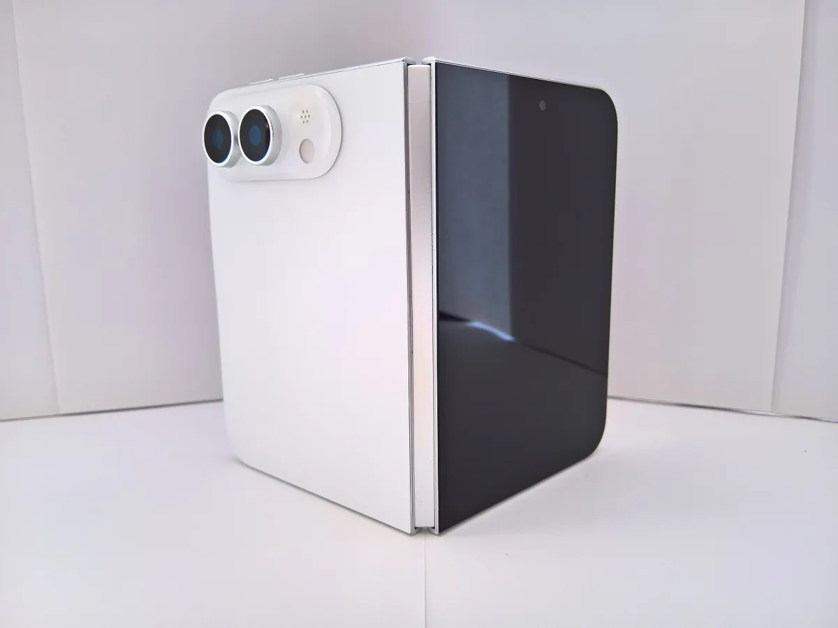 Unboxing Videos of Apple’s iPhone Duo Appear Before Official Reviews